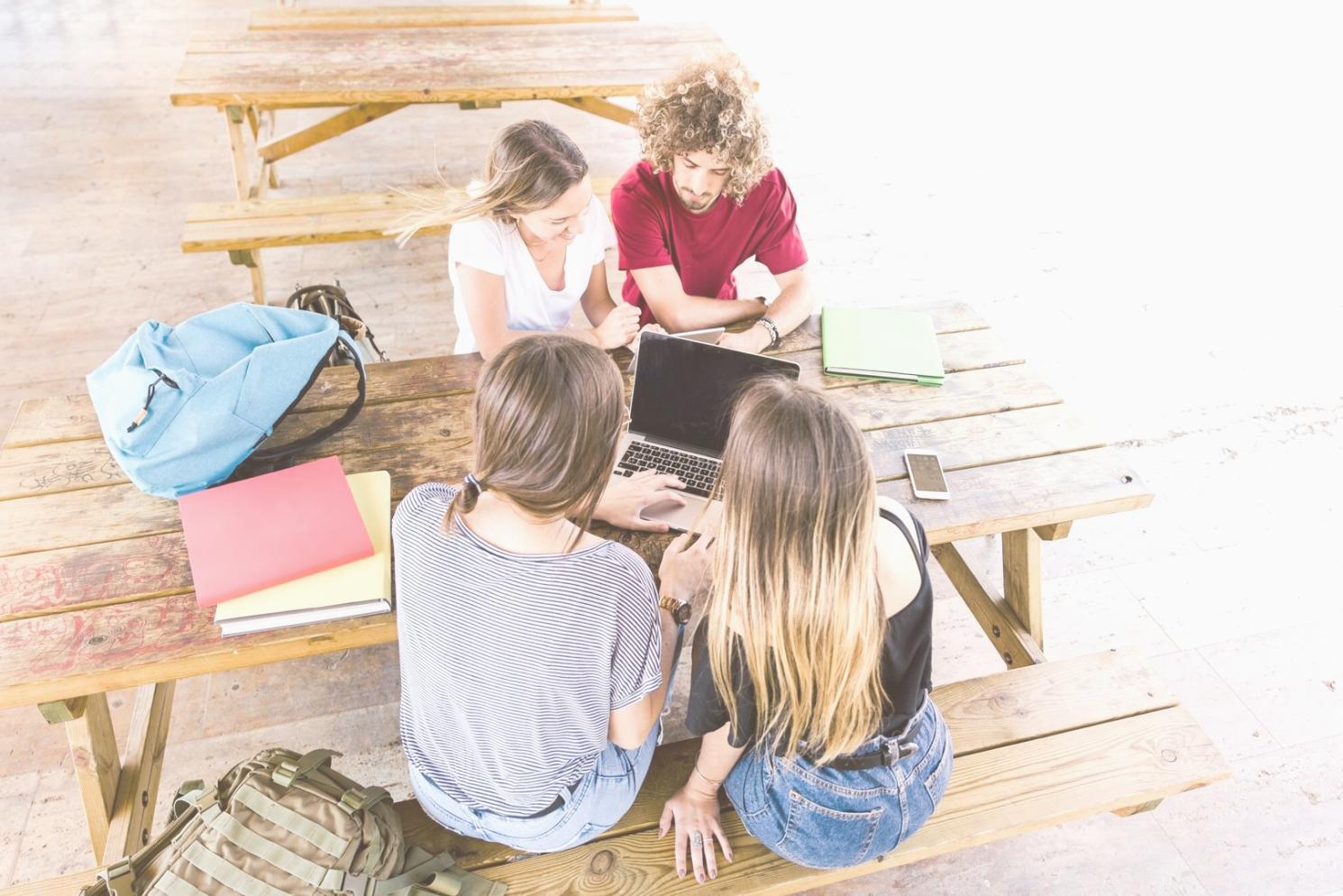 Espace d'apprentissage moderne avec environnement flexible